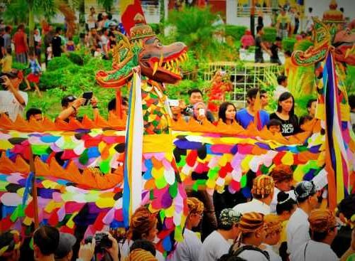 pesta adat erau