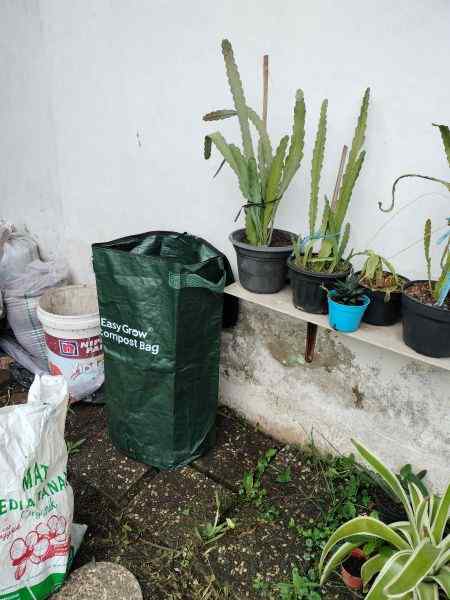 Mengolah Sampah Organik Dengan Compost Bag Untuk Rumah Tangga