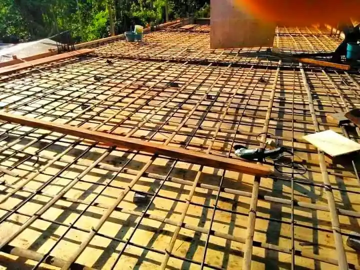 campuran besi dan bambu untuk tulangan lantai beton