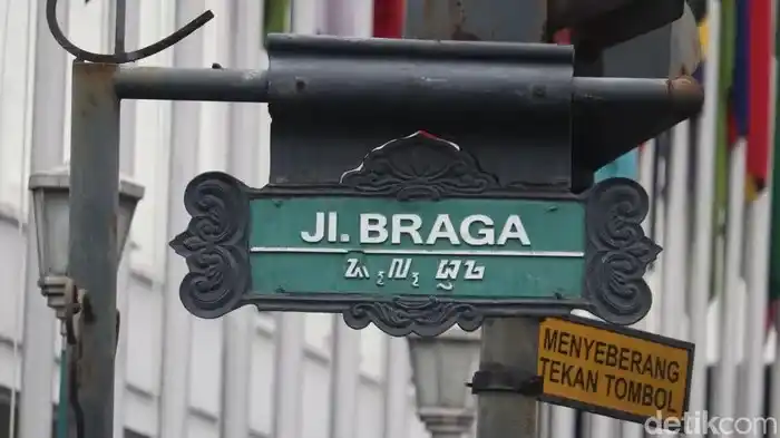 papan nama jalan braga