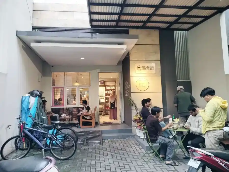 Bedah Buku Boemeltrein di Perpustakaan Bunga di Tembok