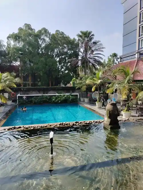kolam renang hotel